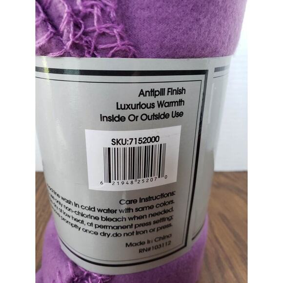 Manhattan Heights Purple Lightweight Fleece Throw Blanket 50 X 60 Inches New - Picture 7 of 7